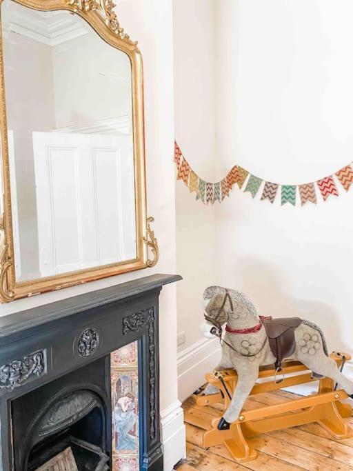 Luxurious Victorian, A Few Minutes From The Beach - Sleeps 2 Adults And Up To 3 Children Apartman St Leonards-on-Sea Kültér fotó