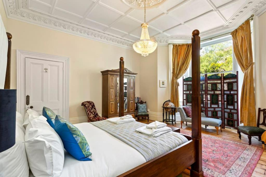 Luxurious Victorian, A Few Minutes From The Beach - Sleeps 2 Adults And Up To 3 Children Apartman St Leonards-on-Sea Kültér fotó